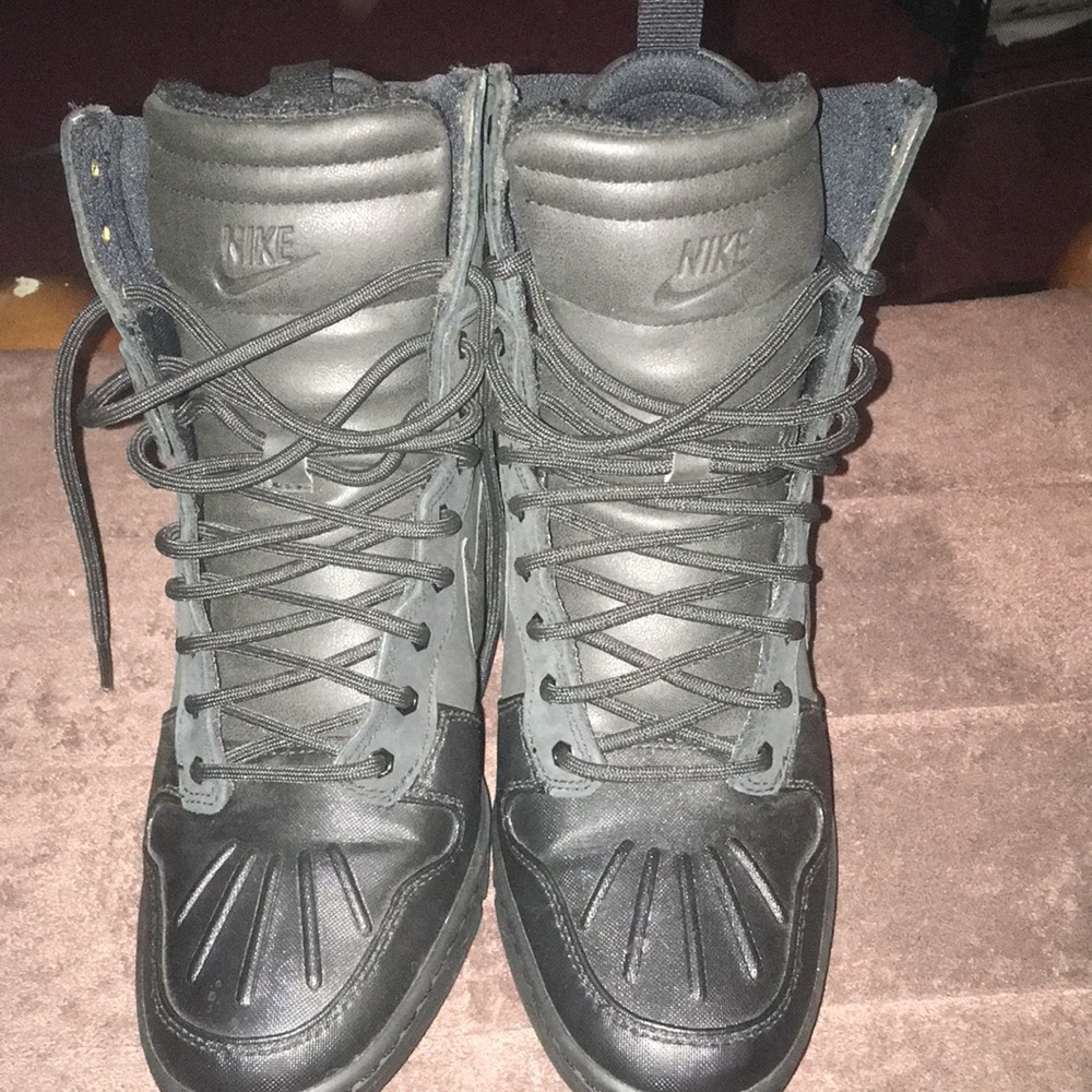 Women's Nike boots